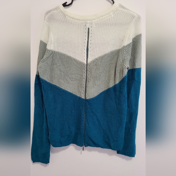 Design History Carrie Zip Back Pullover - Picture 2 of 3